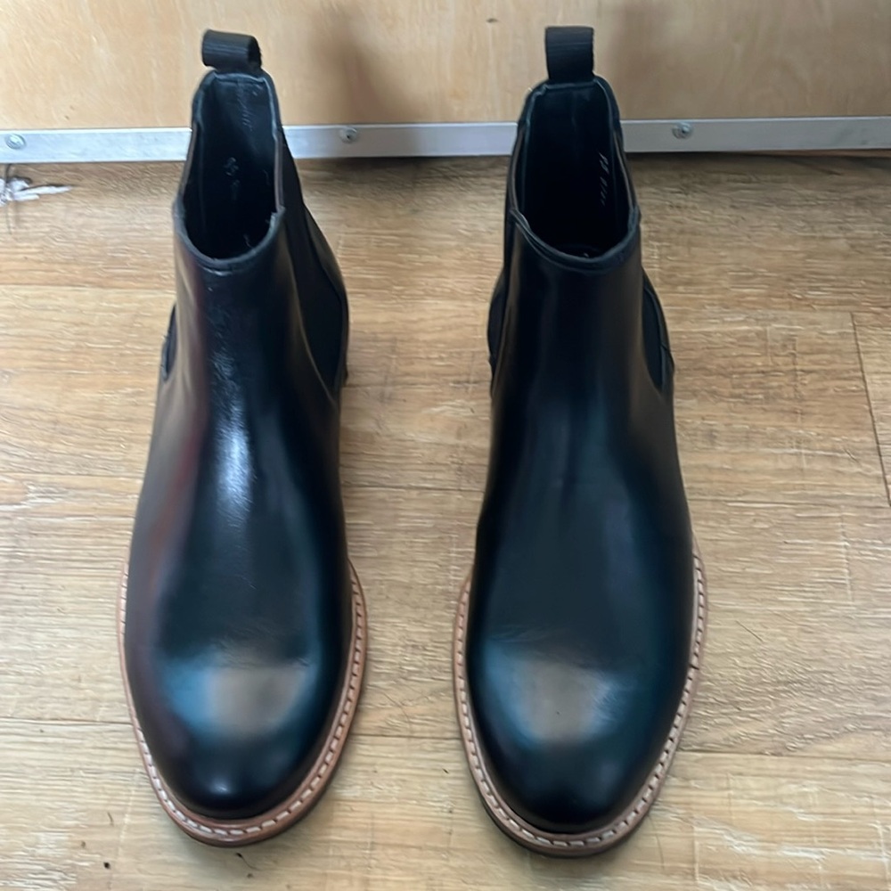 Nisolo Marco leather All Weather Chelsea Boot size 9.5, black with 2 dust bags